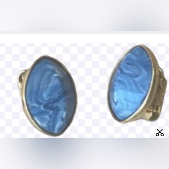 NWOT-Avon Gold Tone and Blue Stone Clip On Earrings - Picture 4 of 4